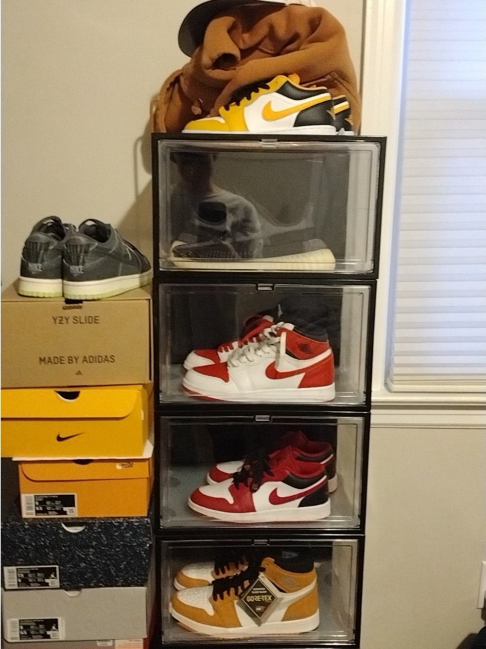 Nike men’s sneakers bulk message for details